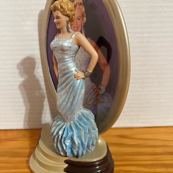 Marilyn Monroe collector, diamond, and pearls. - Picture 2 of 5